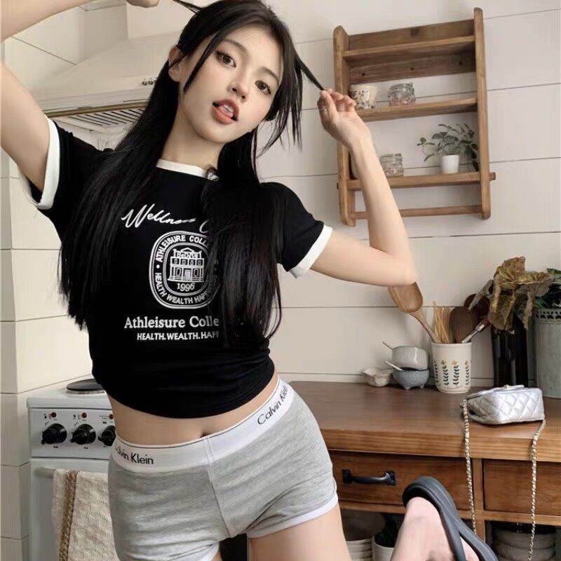 Áo croptop colective cổ viền BG