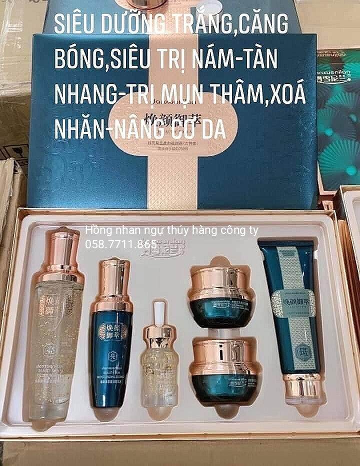 Kem Hoán Nhan Ngự Thúy chính hãng freeship siêu dưỡng trắng siêu căng bóng siêu mờ nám tàn nhang siêu thẩm thấu se khít lỗ chân lông không bết rít … cùng rất nhiều tác dụng tuyệt vời khác. 💋💋❤️❤️