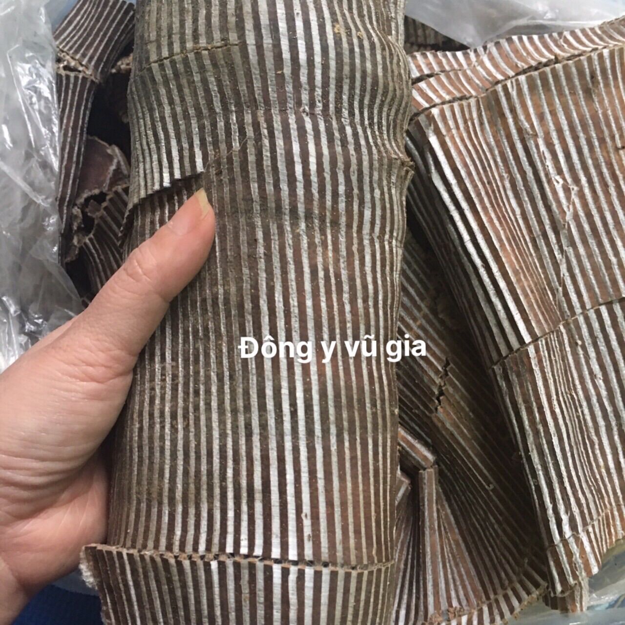 Đỗ trọng khô loại 1 đẹp 1kg