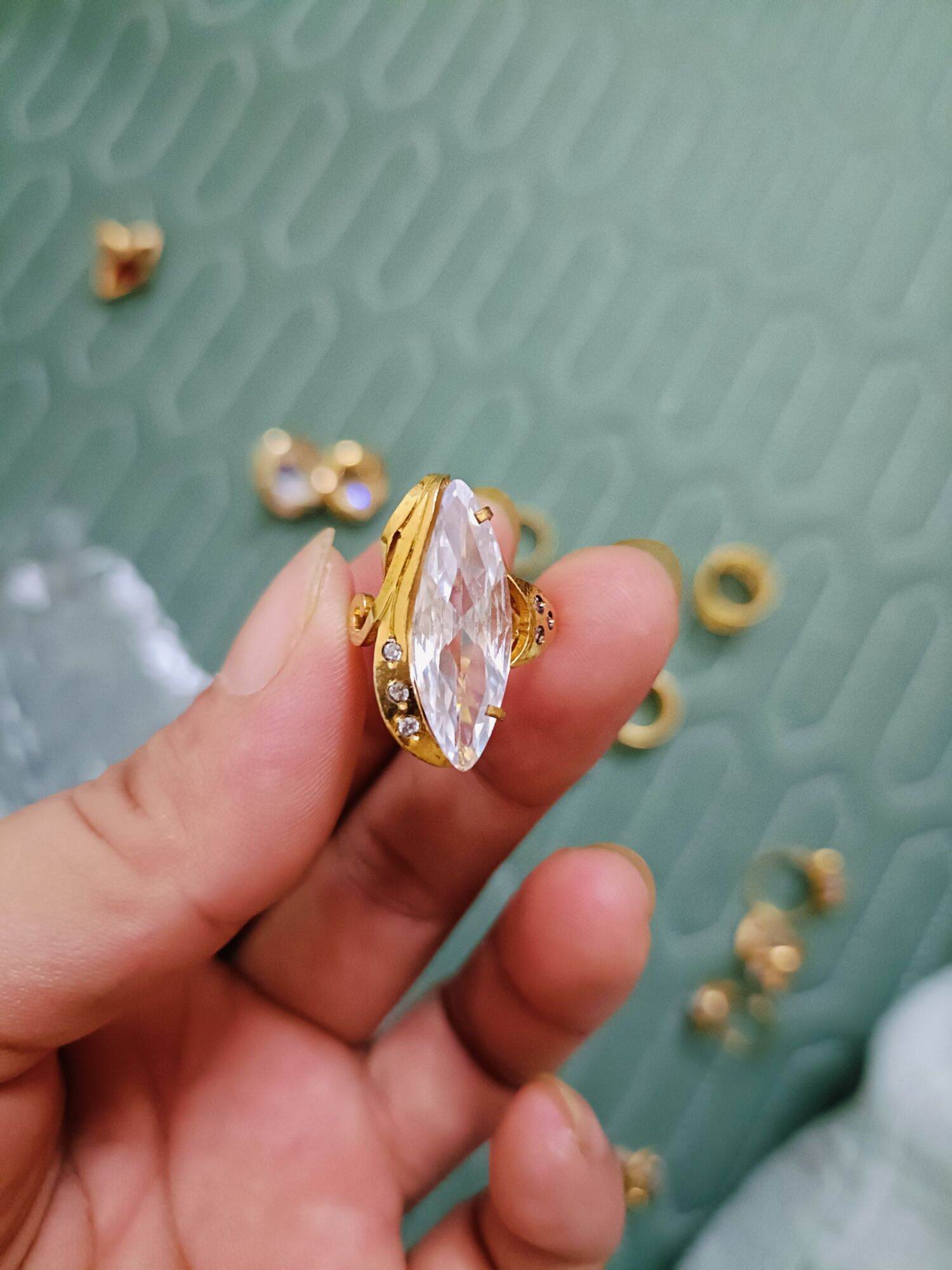 Nhẫn  đá nữ vàng non