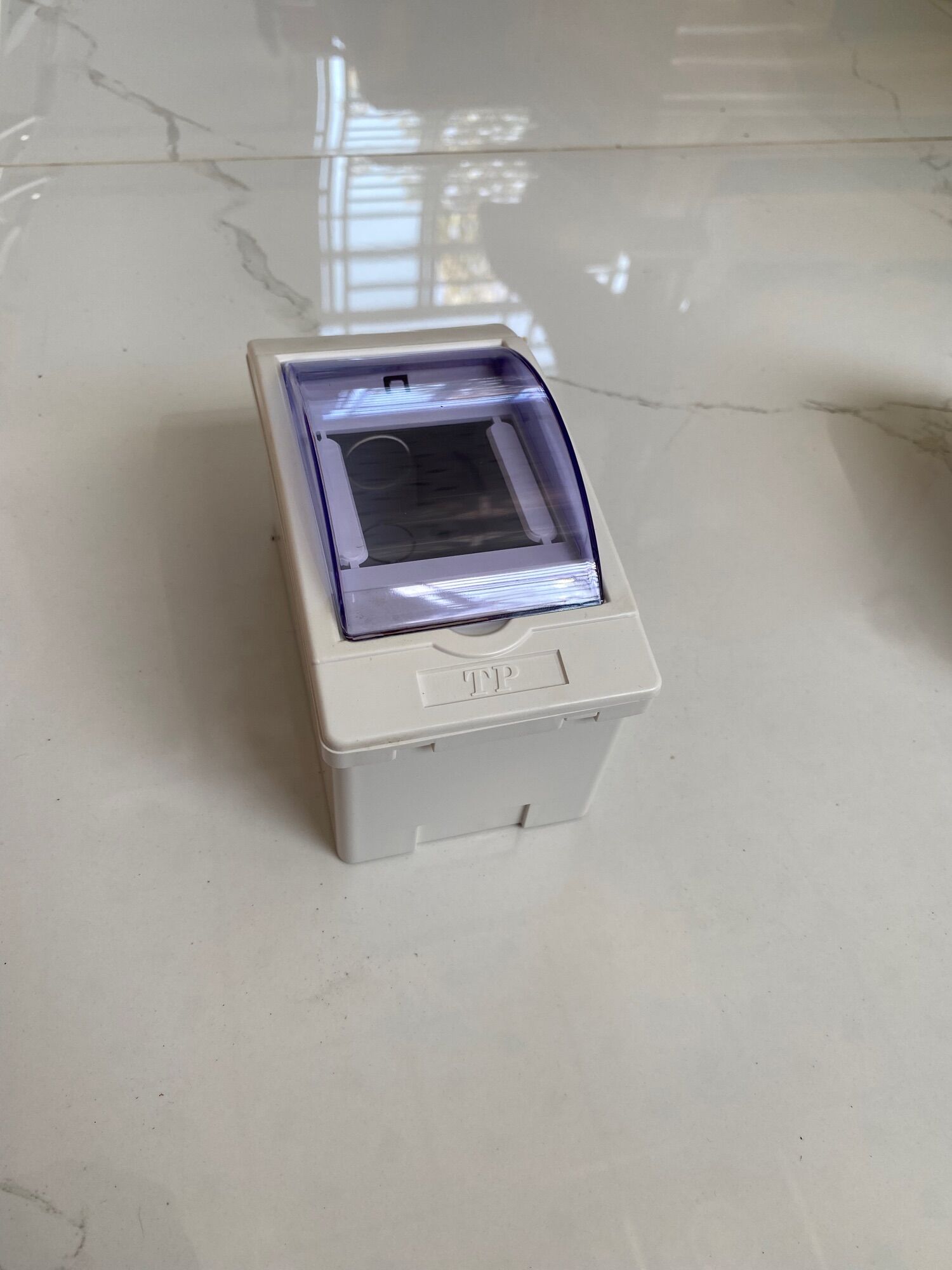 Hộp nổi bảo vệ mcb 2P có nắp che mưa, Hộp nổi bảo vệ CB cóc nhựa Tiến Phát