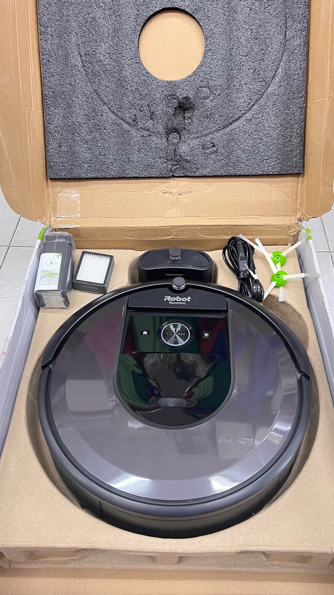 Irobot roomba i7hàng dùng lướt nguyên bản ,xước phảy nhẹ ,hoạt động hoàn hảo ,mọi thứ như hình ,lh:105h3 thành công ,bđ,hn