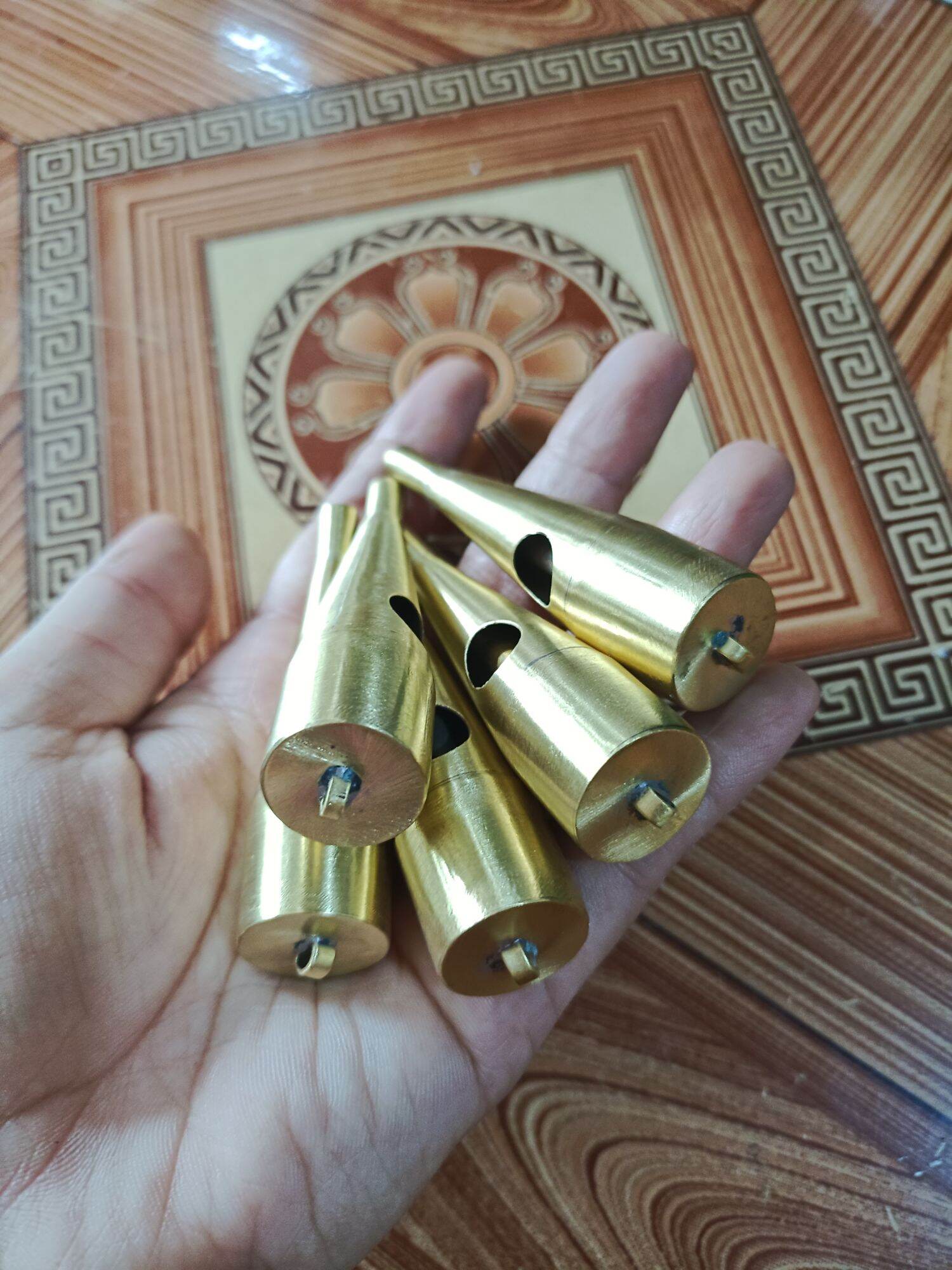 Kèn thổi tiếng gà mái . mẫu kèn thái
