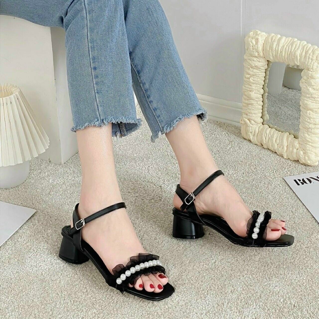 Giày Cao Gót Sandal Nữ Quai Ngang Nhún Đính Ngọc Dây Cài Ngang Cao 3 Phân