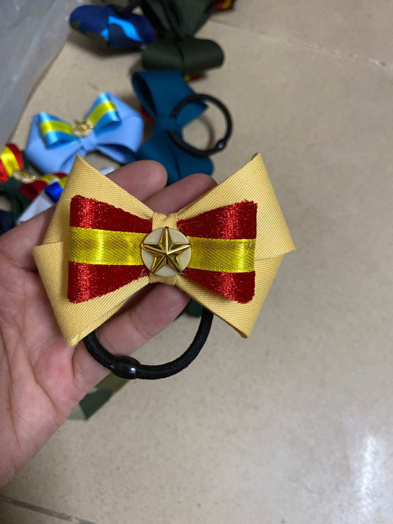 nơ cột tóc + móc khoá ( có đủ  ngành)