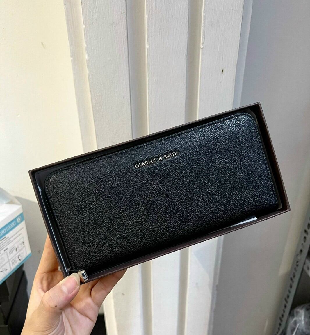 CHARLES & KEITH
Zip- 
CK6-10770552-1