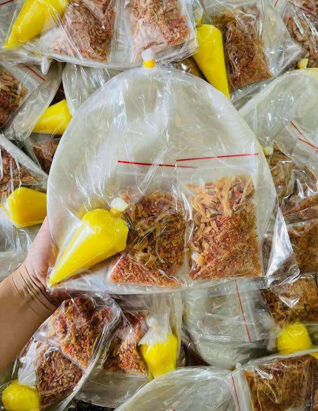 Bánh tráng bơ hành phi sa tế muối tắc