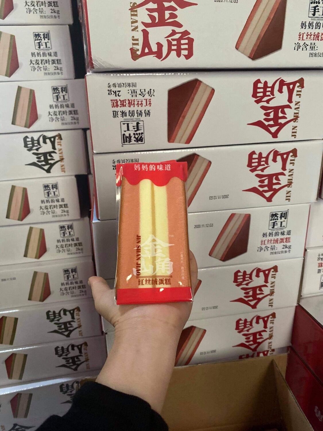 Bánh Bông Lan Tiramisu Tam Giác 1 Cái (Dâu)