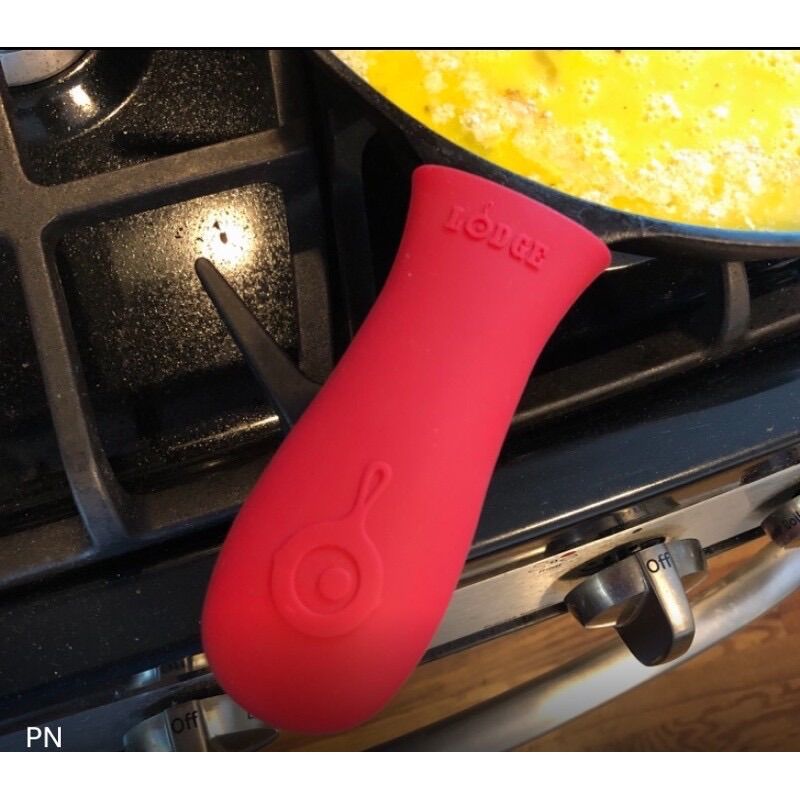 Tay cầm silicon chảo lodge 26cm