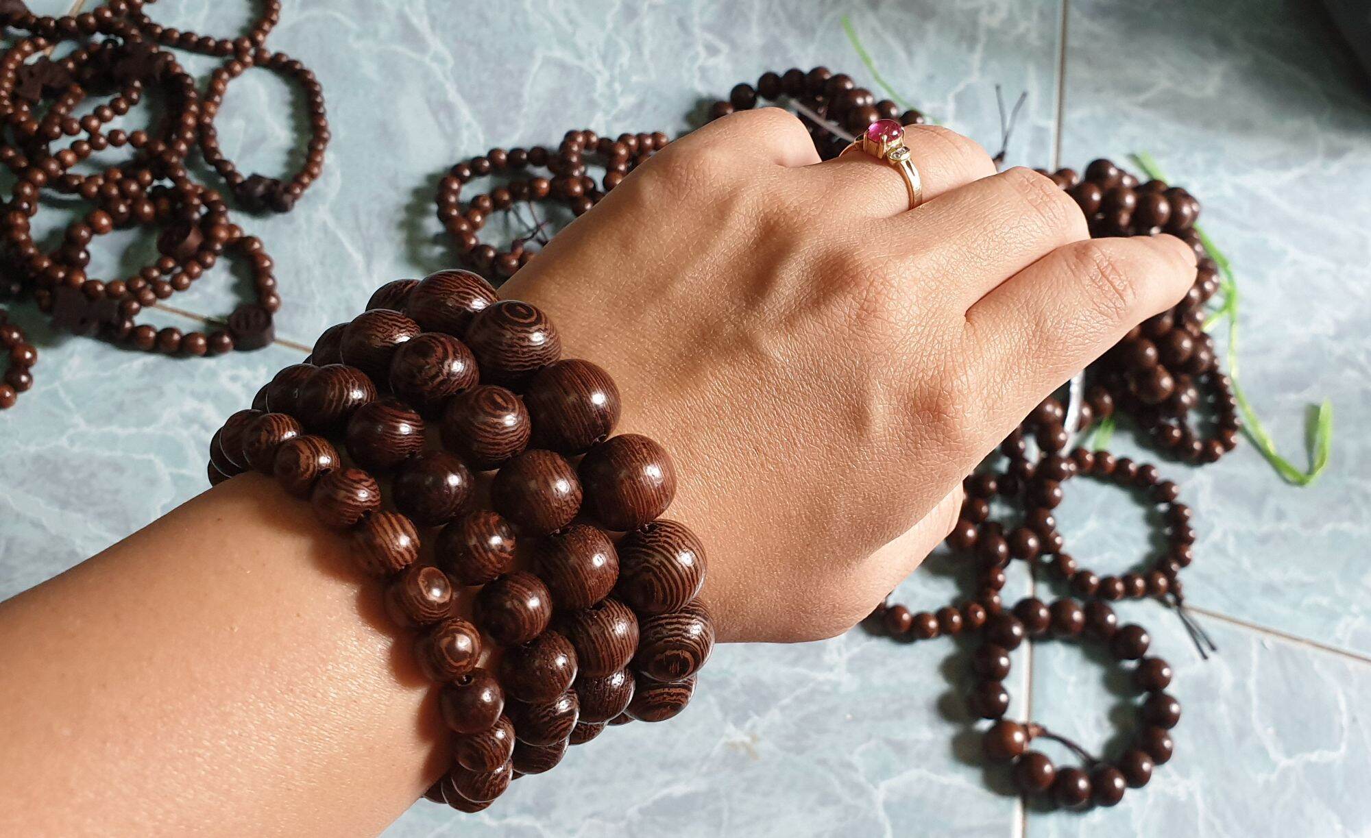 Vòng tay gỗ mun công (gỗ mân tự nhiên)