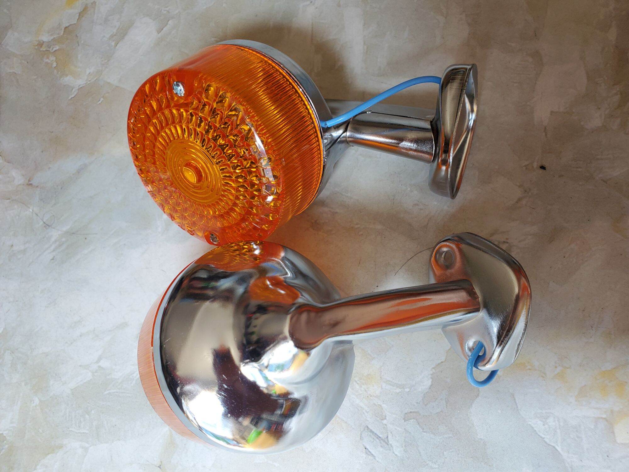 Cặp đèn xi nhan trước và sau xe Cúp 81.