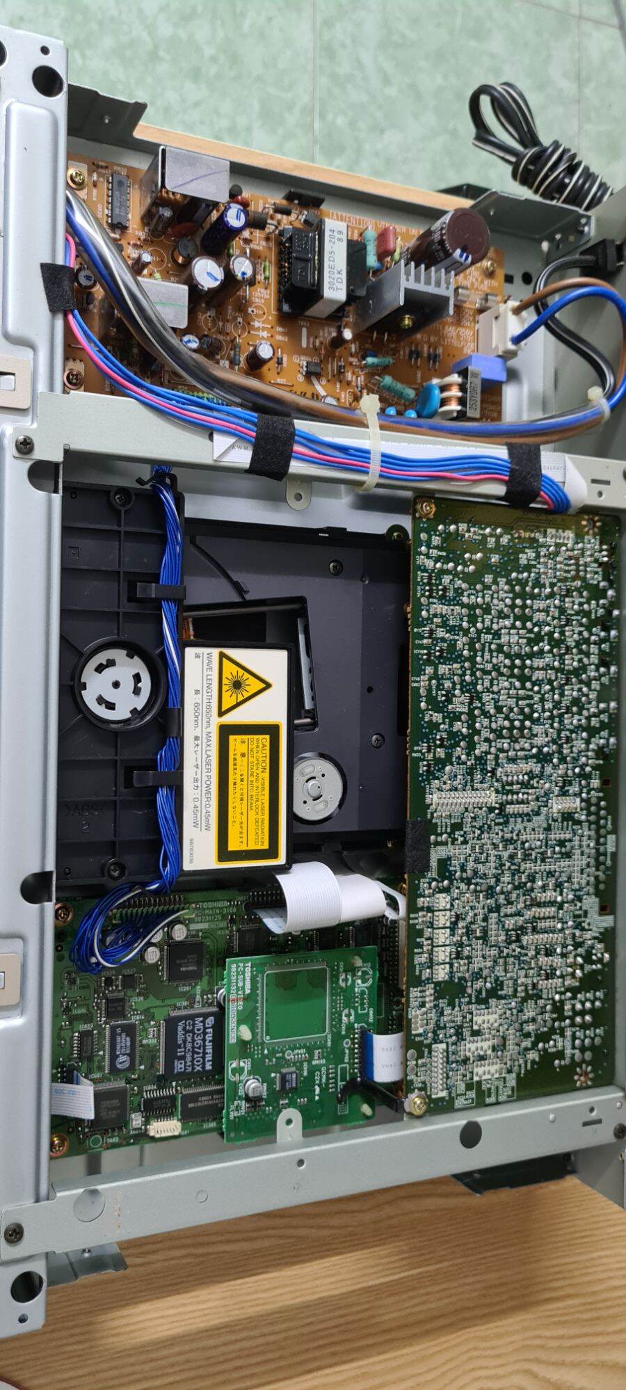 Đầu phát DVD/CD cao cấp toshiba face vàng 21w
