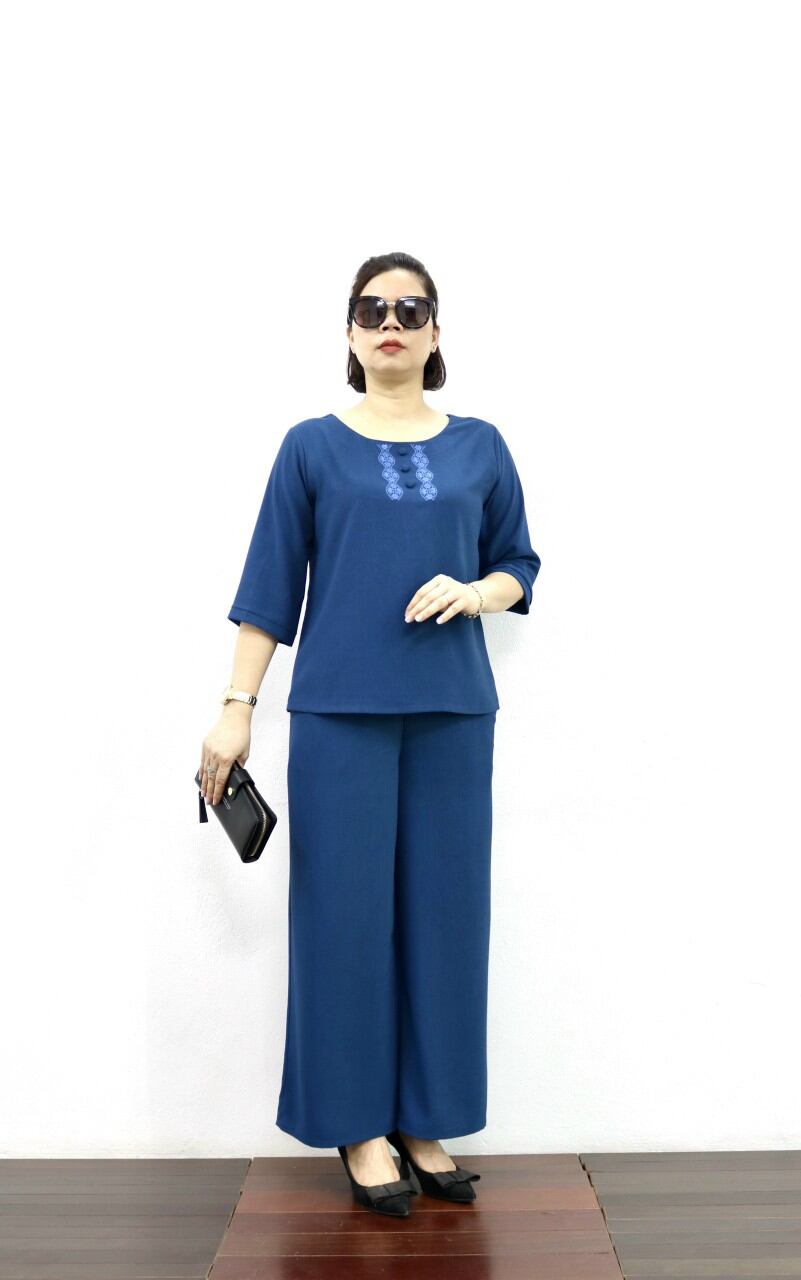 Bộ đồ dành cho phụ nữ trung niên - Bộ lụa gấm trơn tay lỡ