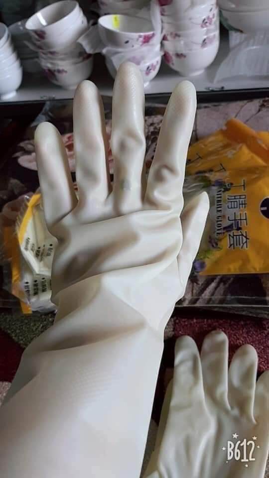 💓Dọn dẹp nhà cửa vs rửa chén bát chị em mình ko nên bỏ qua em bao tay siêu dai này nha. 
✓Mua 1 lần là dùng mãi ko rách thôi. 
✓Ko nghe mùi nhựa ko bết dính dùng bao sướng luôn 

#45k/ dôi