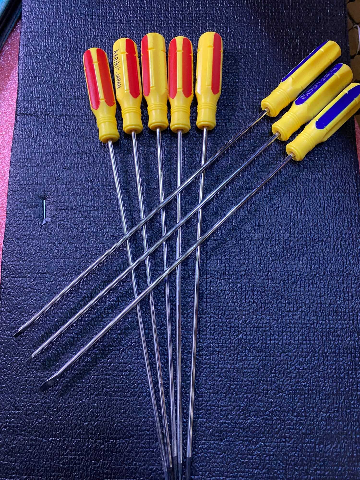 Tô vít 2 và 4 cạnh 3 mm dài 20 cm giá2 chiếc