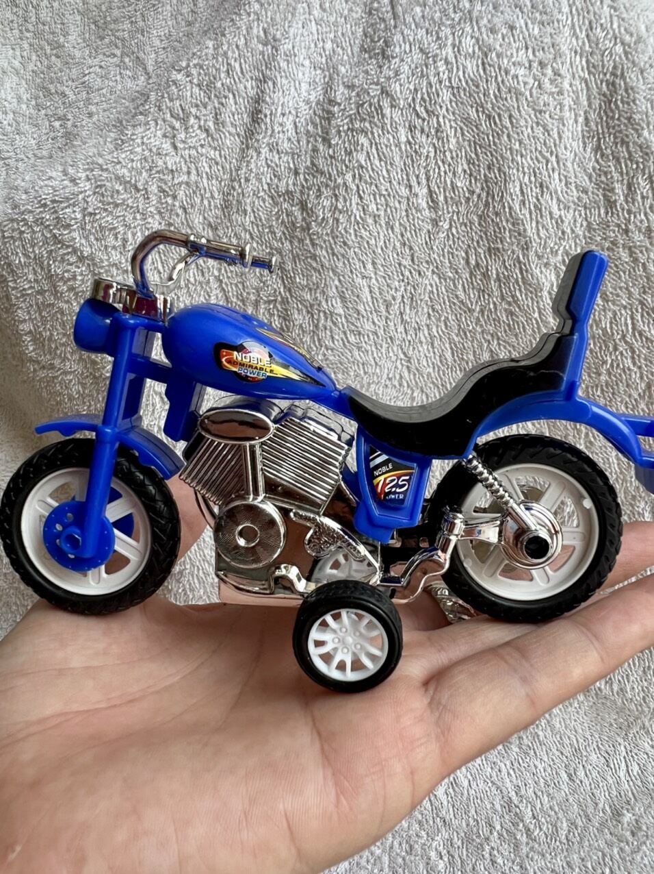 Đồ chơi xe mô tô bằng nhựa, chạy trớn
