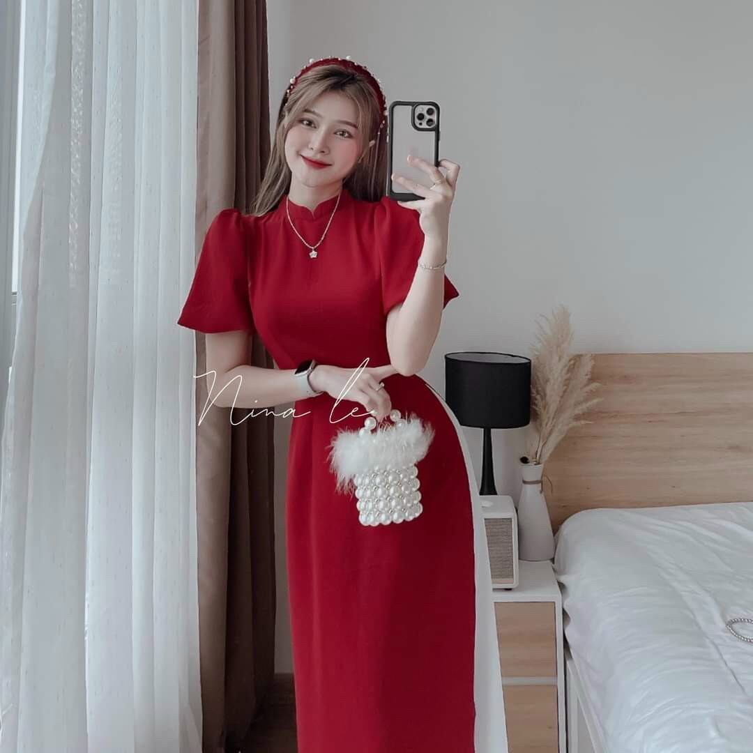 Bộ áo dài cách tân màu đỏ vải lụa nhung kiểu trơn thanh lịch