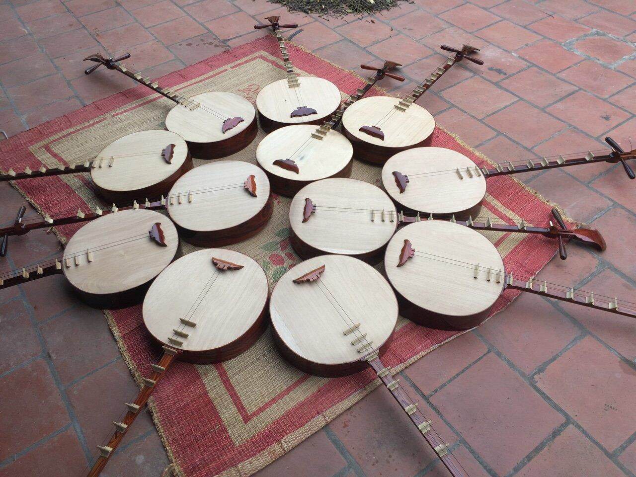 Đàn nguyệt gỗ xưa đen không khảm