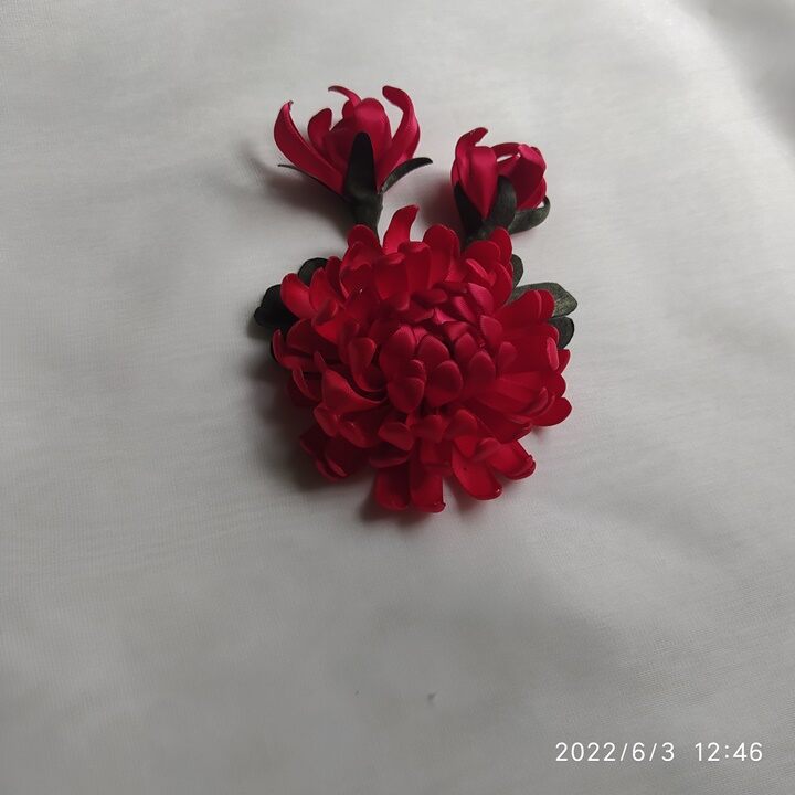 Hoa cúc chùm cài áo handmade Canto màu đỏ