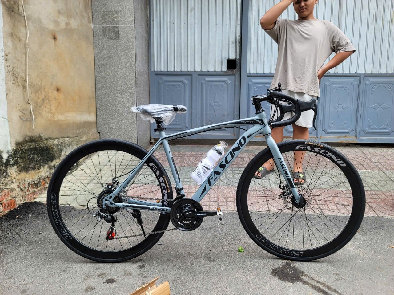 xe đạp thể thao ,mẫu xe đua, thương hiệu FASCINO FR700S tay cong