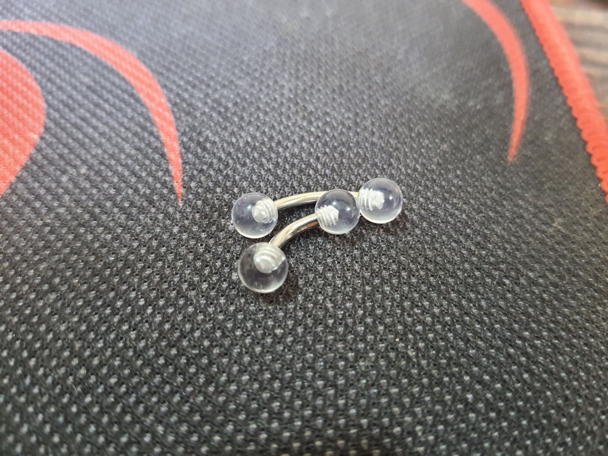 Khuyên Bi Nhựa Thân Inox Cong