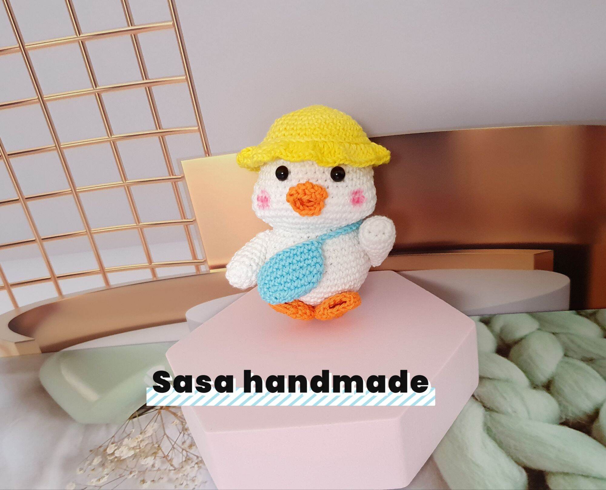 Móc khóa Vịt con lon ton đi học handmade bằng len
