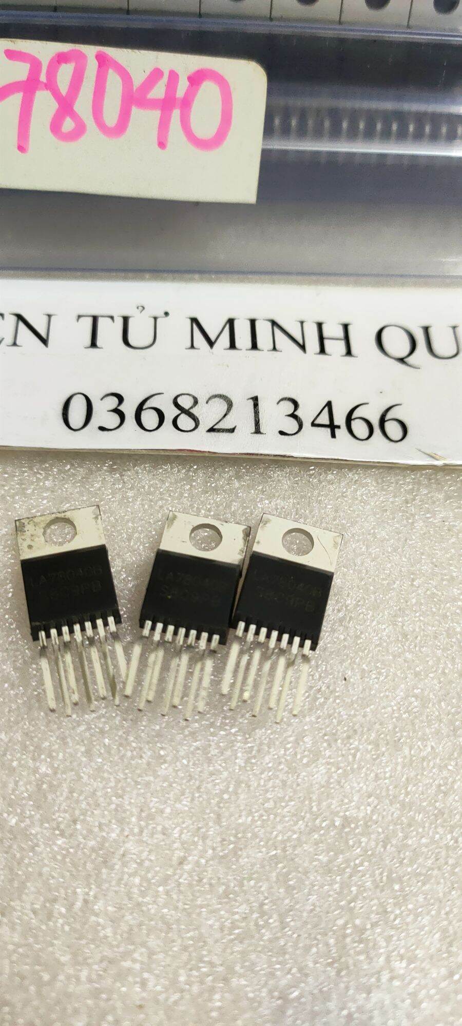 2 con LA78040