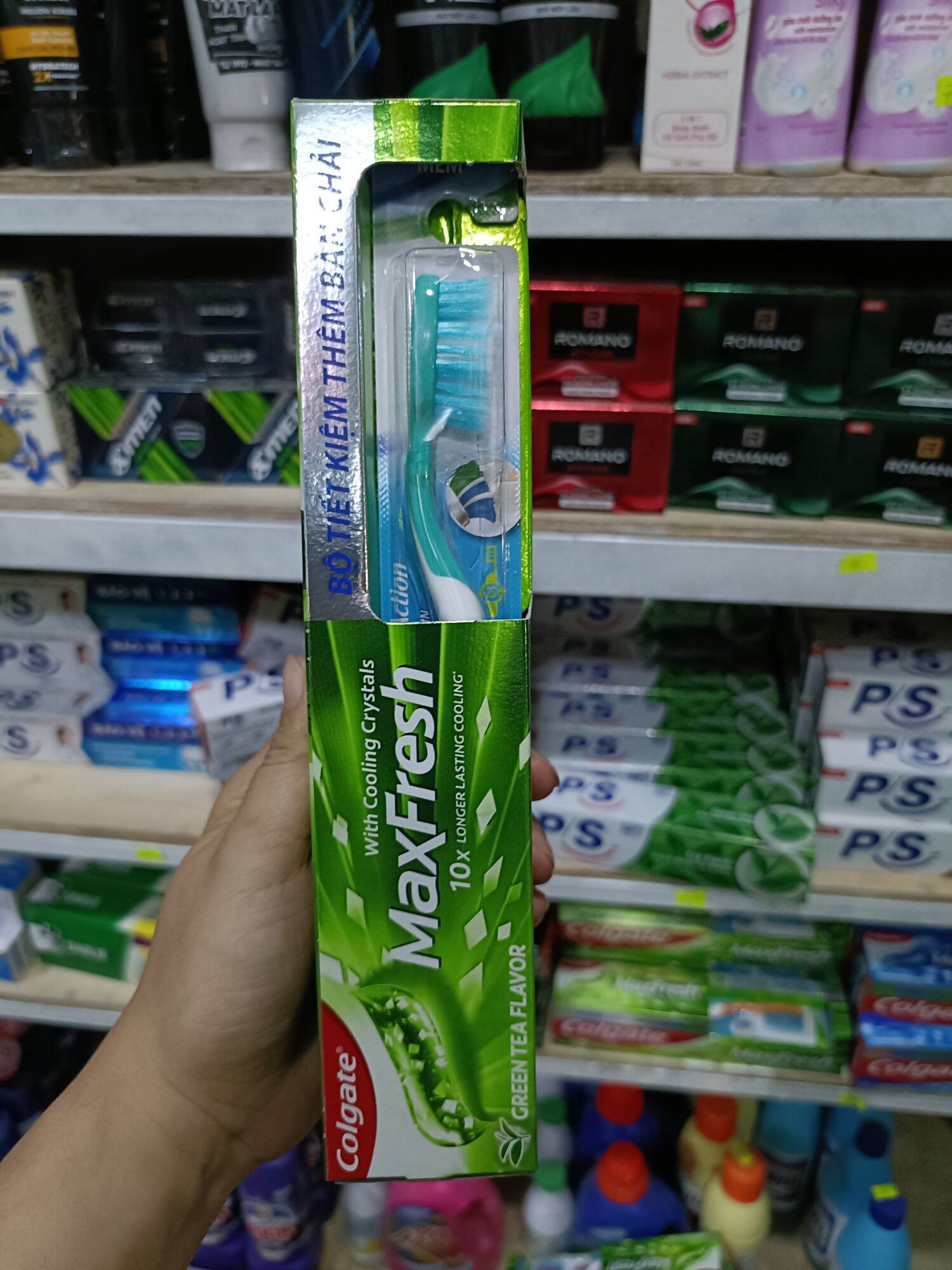 Kem đánh răng Colgate maxfresh 230g tặng bàn chải