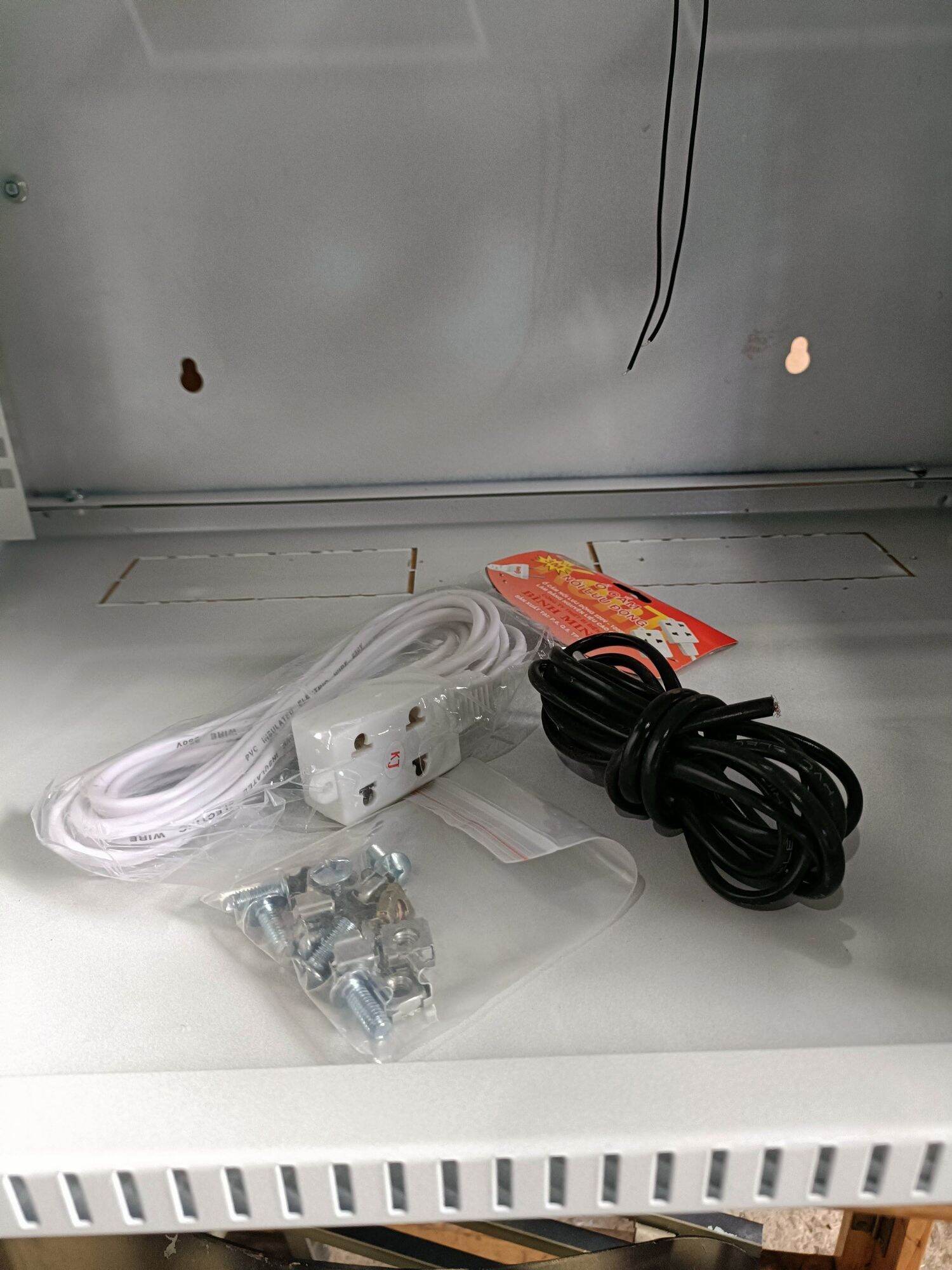 TỦ RACK (TỦ MẠNG) 6U (D400) treo tường (màu xám trắng/màu đen) - mẫu lắp ráp