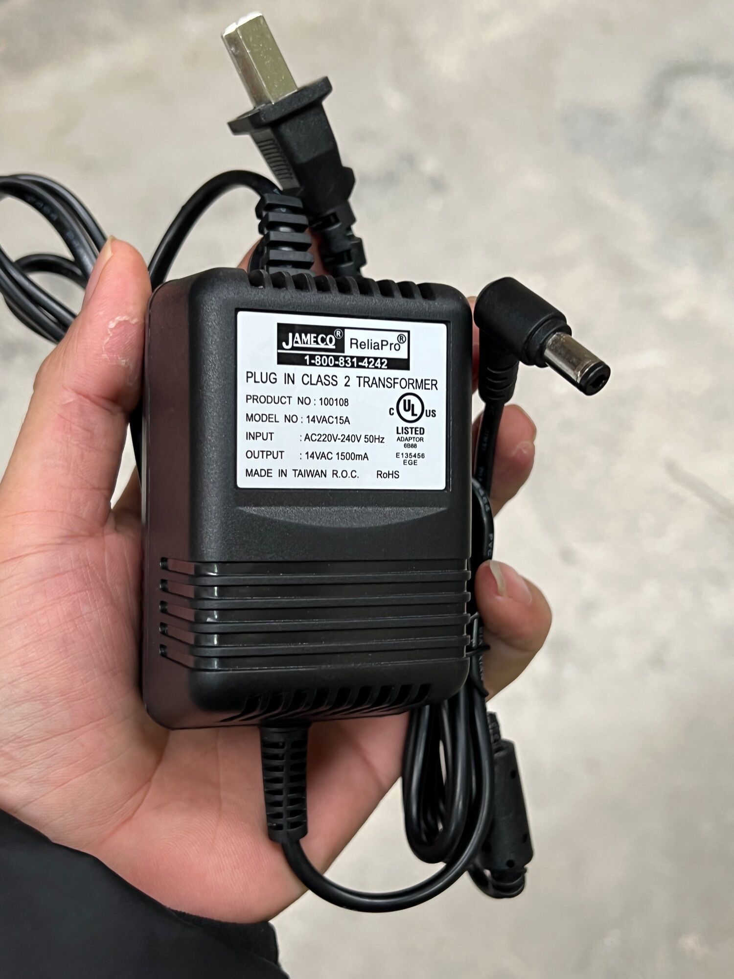 adapter nguồn AC 14V cho boss GT-8 (14vac chân to)