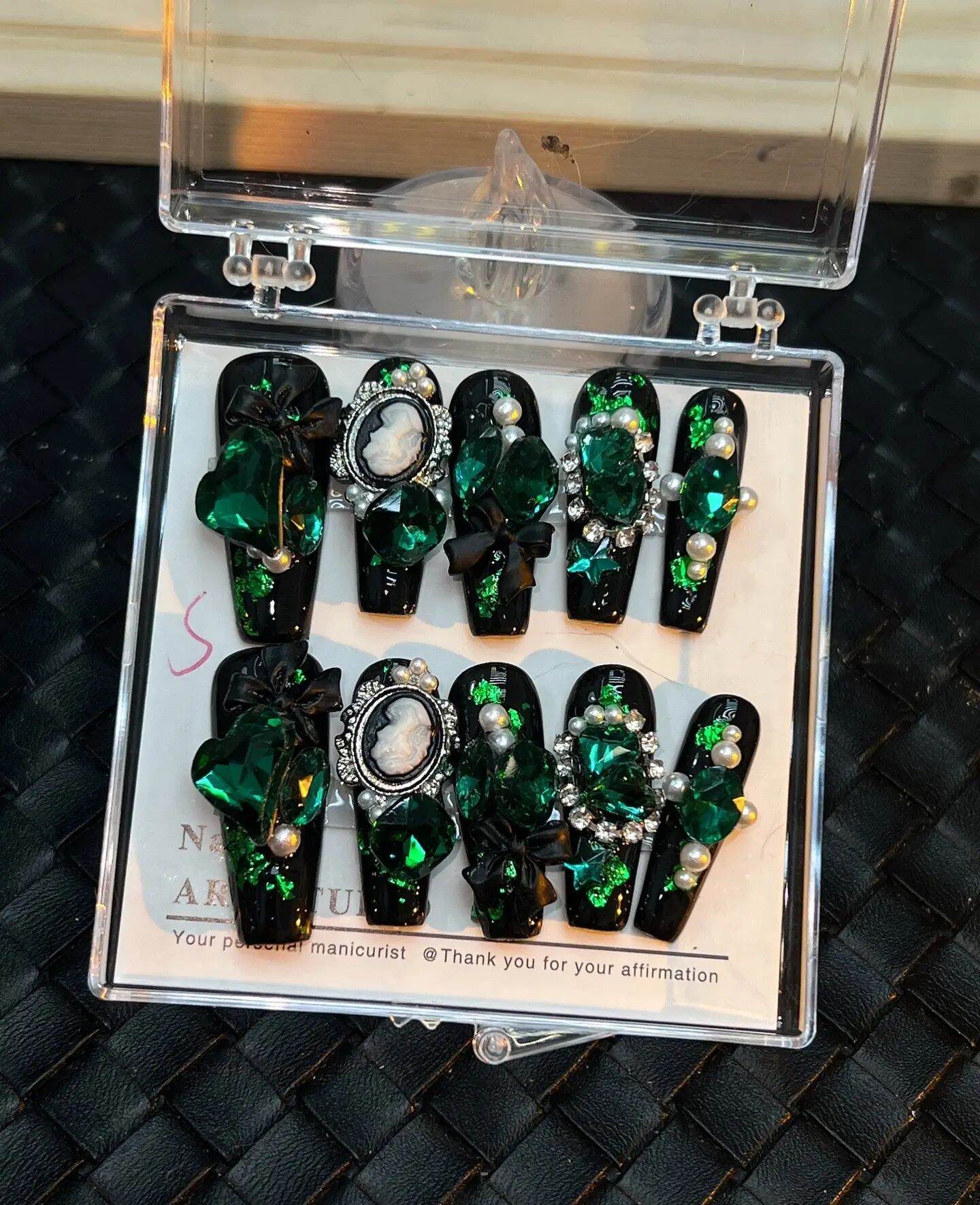 Nailbox thiết kế , màu đen gắn đá xanh huyền bí - mã 79