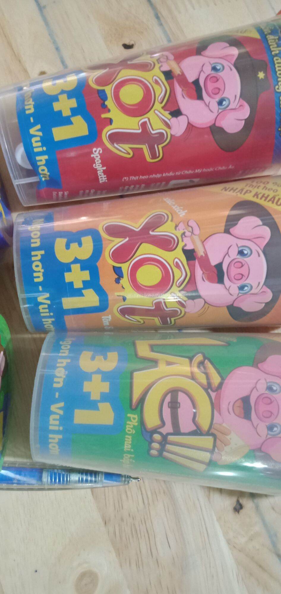 4 ly xúc xích lắc Heo Cao Bồi x