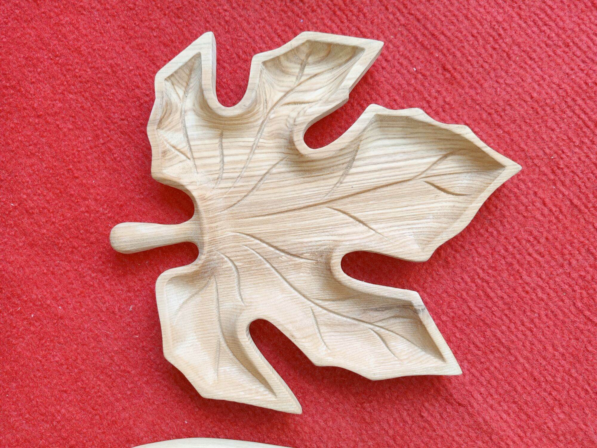 Khay gỗ decor hình lá Phong (22x20cm), đĩa gỗ trang trí