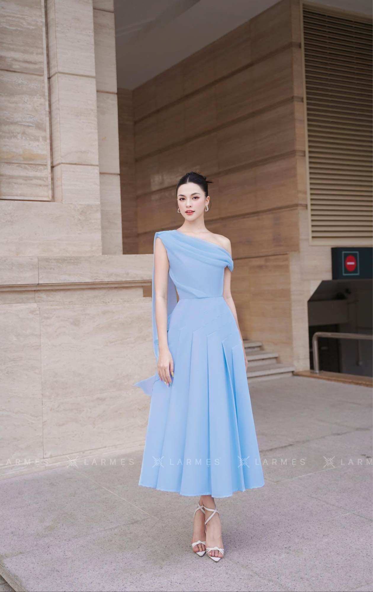 LARMES - Đầm xếp lệch vai Hazel