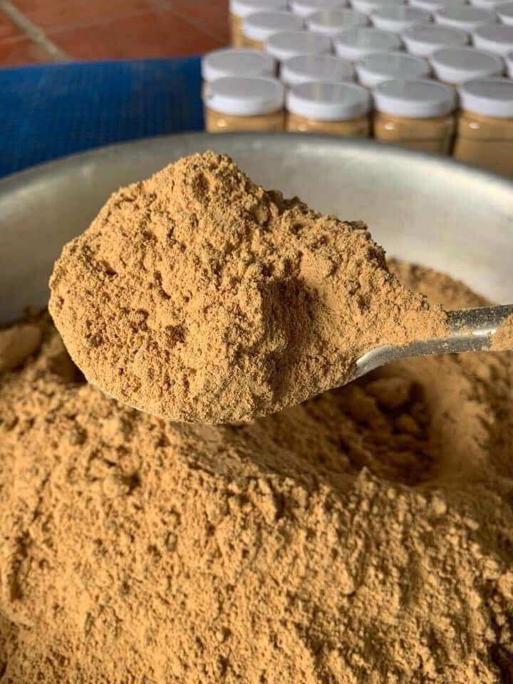 BỘT ĐẬU NÀNH  Bột đậu nành rang thơm lắm, nguyên chất không pha.  ✅ Cách pha chế : Cả nhà lấy ly ( ca ) lấy 2/3 muỗng cà phê bột đậu nành pha nước nóng, đập thêm đá vào uống là bao phê nhé. Rất tốt cho sức khỏe.  Cung cấp nhiều chất dinh dưỡng.