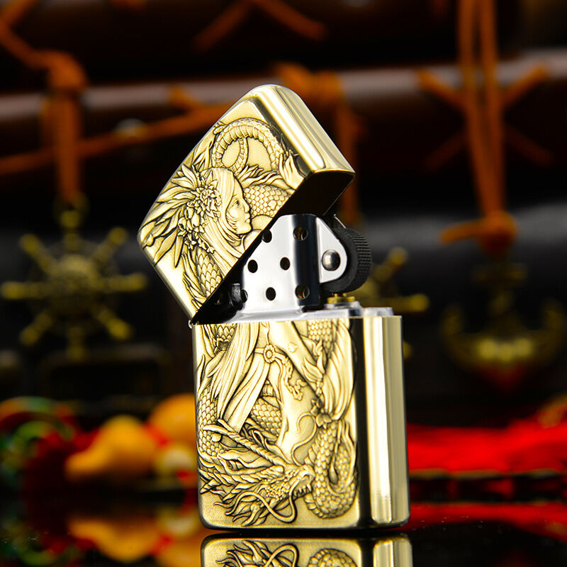 Bật lửa zorro khắc 3D 2 mặt tiểu long nữ vếu to(KHÔNG XĂNG)