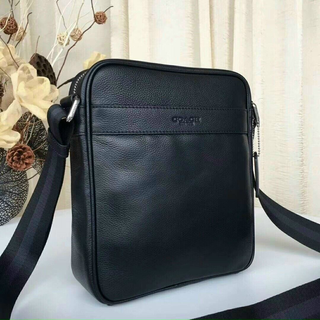 Túi Coach nam đeo chéo xịn xò