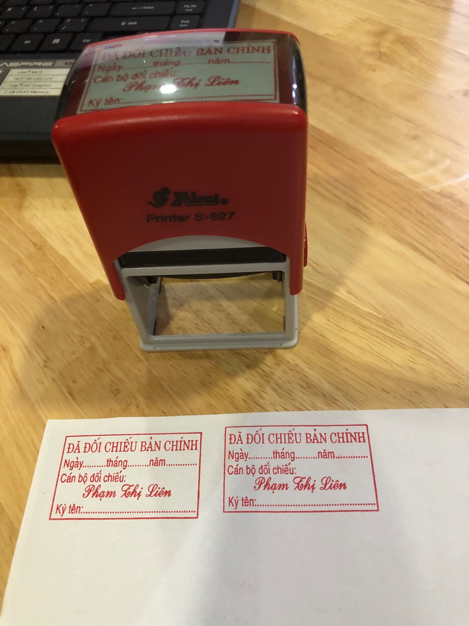 Con dấu lớn khắc chữ theo yêu cầu