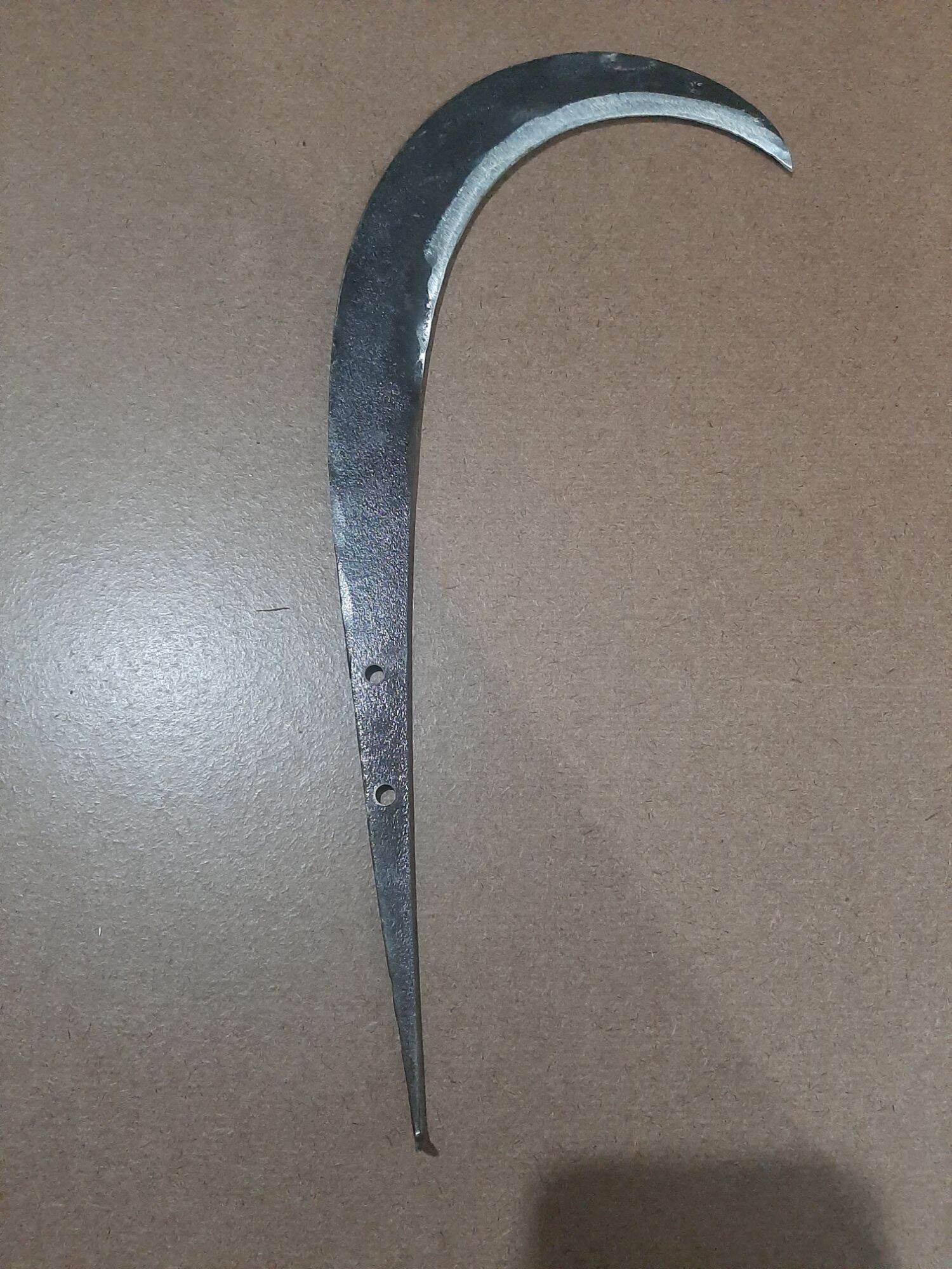 Liềm dựt nhánh cây