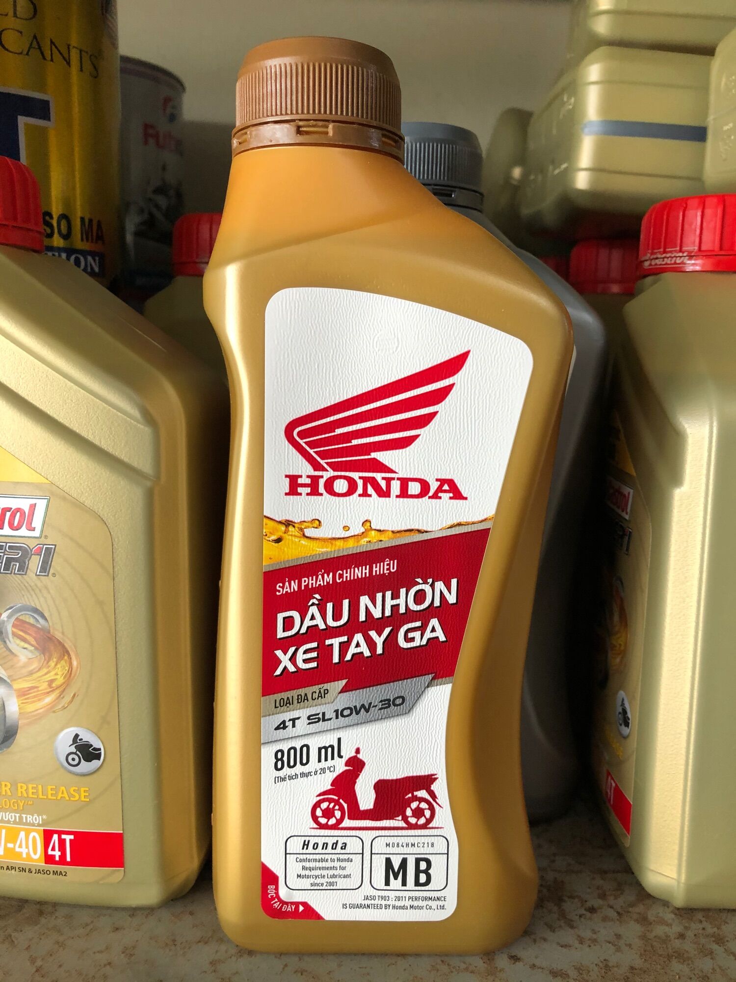 Dầu nhớt xe tay ga hiệu Honda 0.8l