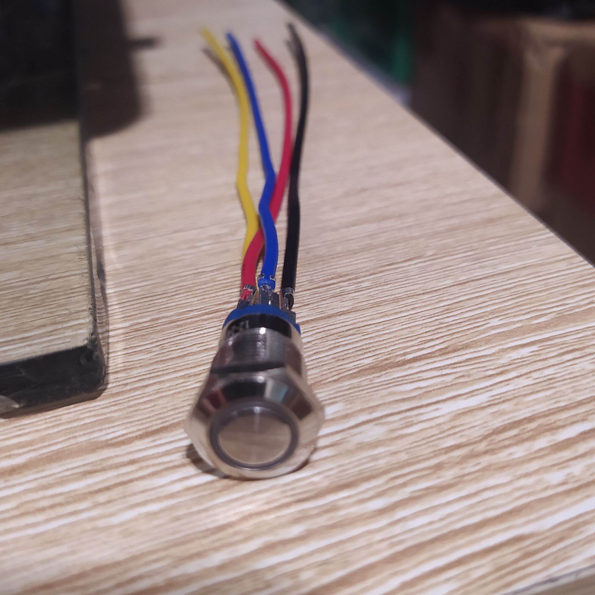 Công Tắc Đèn Led 12Mm Chống Nước nhấn nhả ,nhấn giữ có dây rắc