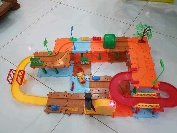 Bộ mô hình đồ chơi đường ray xe lửa