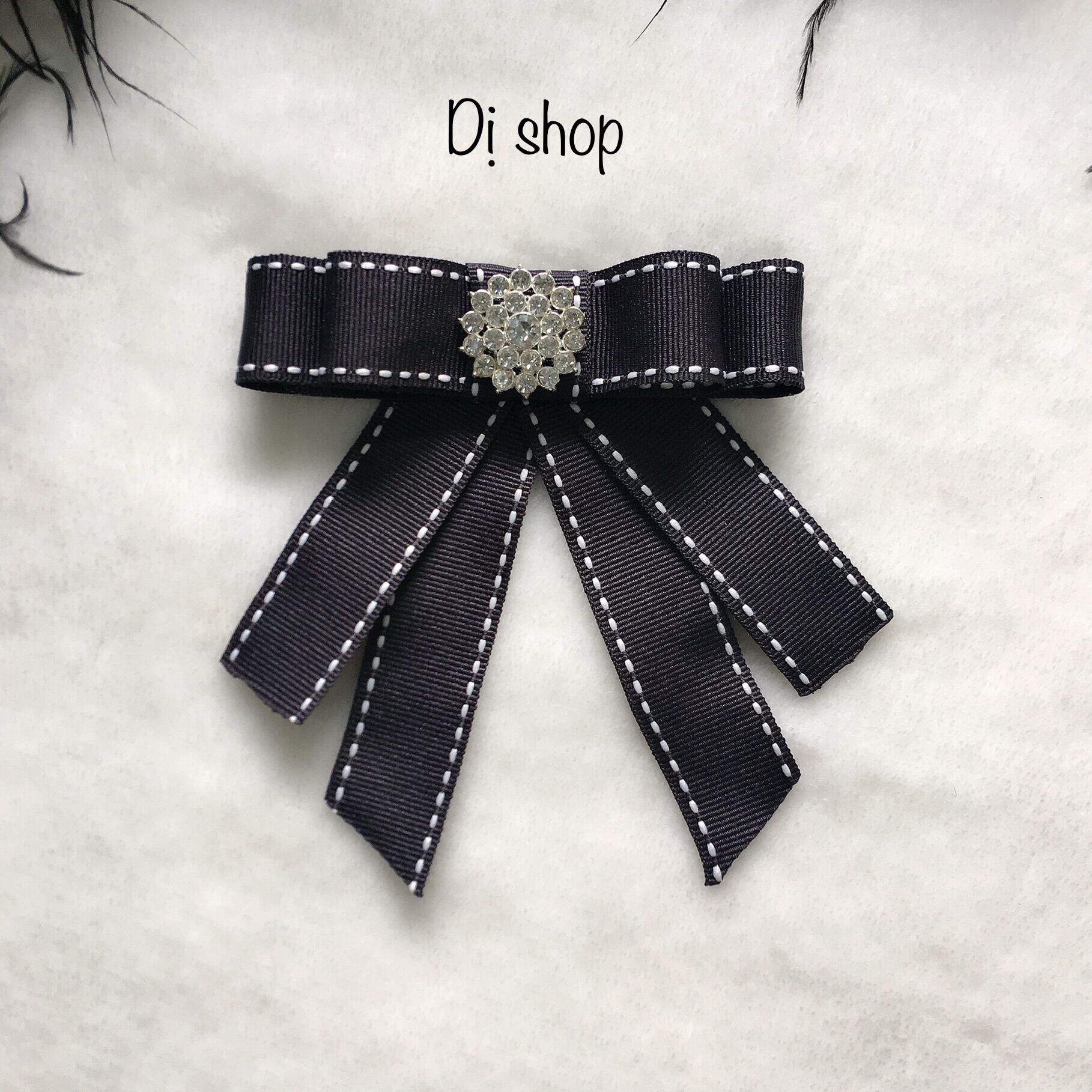 (NC010) NƠ CÀI ÁO ĐEN CÓ ĐẾ CÀI SIZE TẦM 12cm