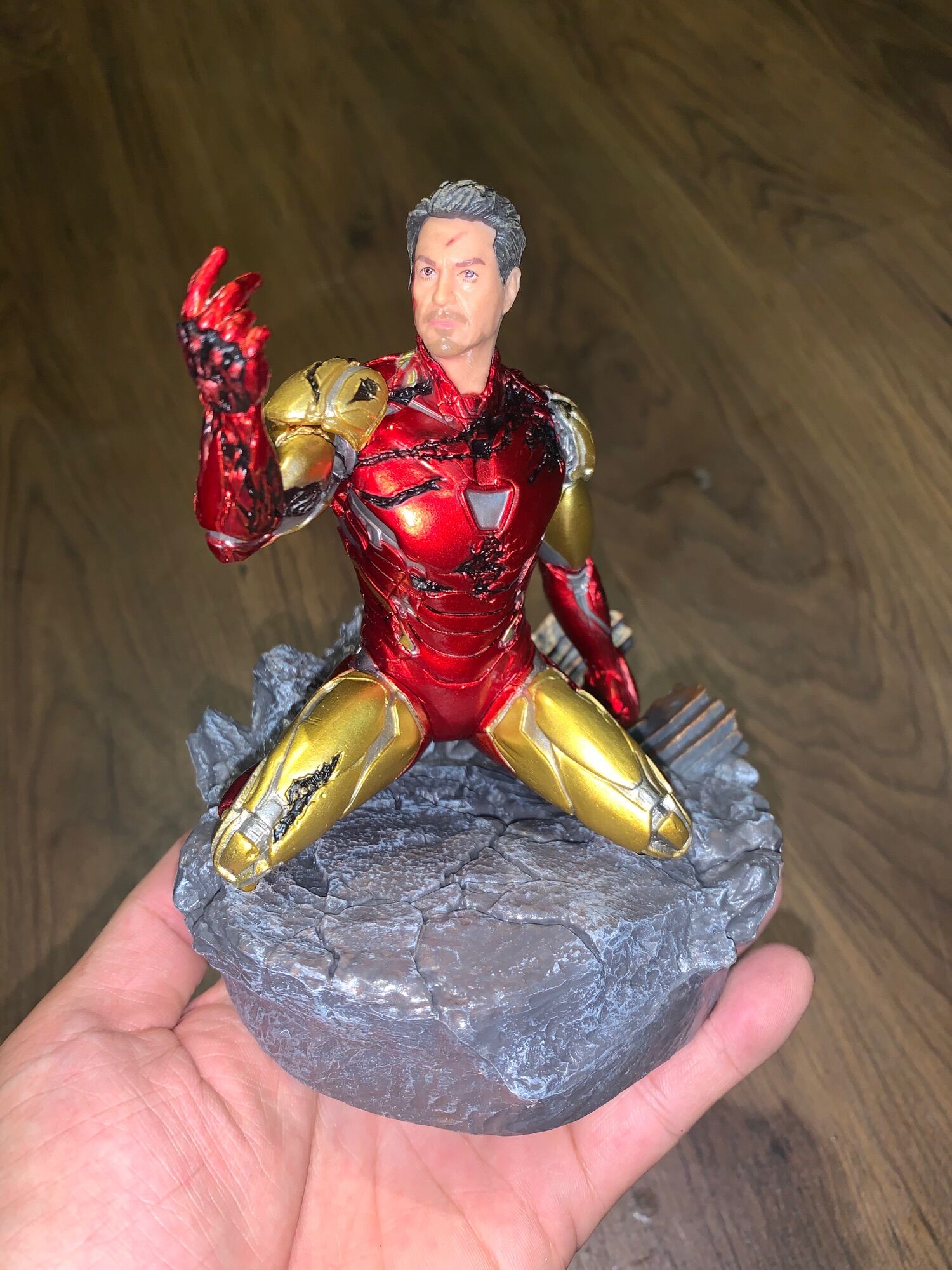 Mô hình nhân vật Iron man tử trận Avengers trận chiến cuối cùng 16cm