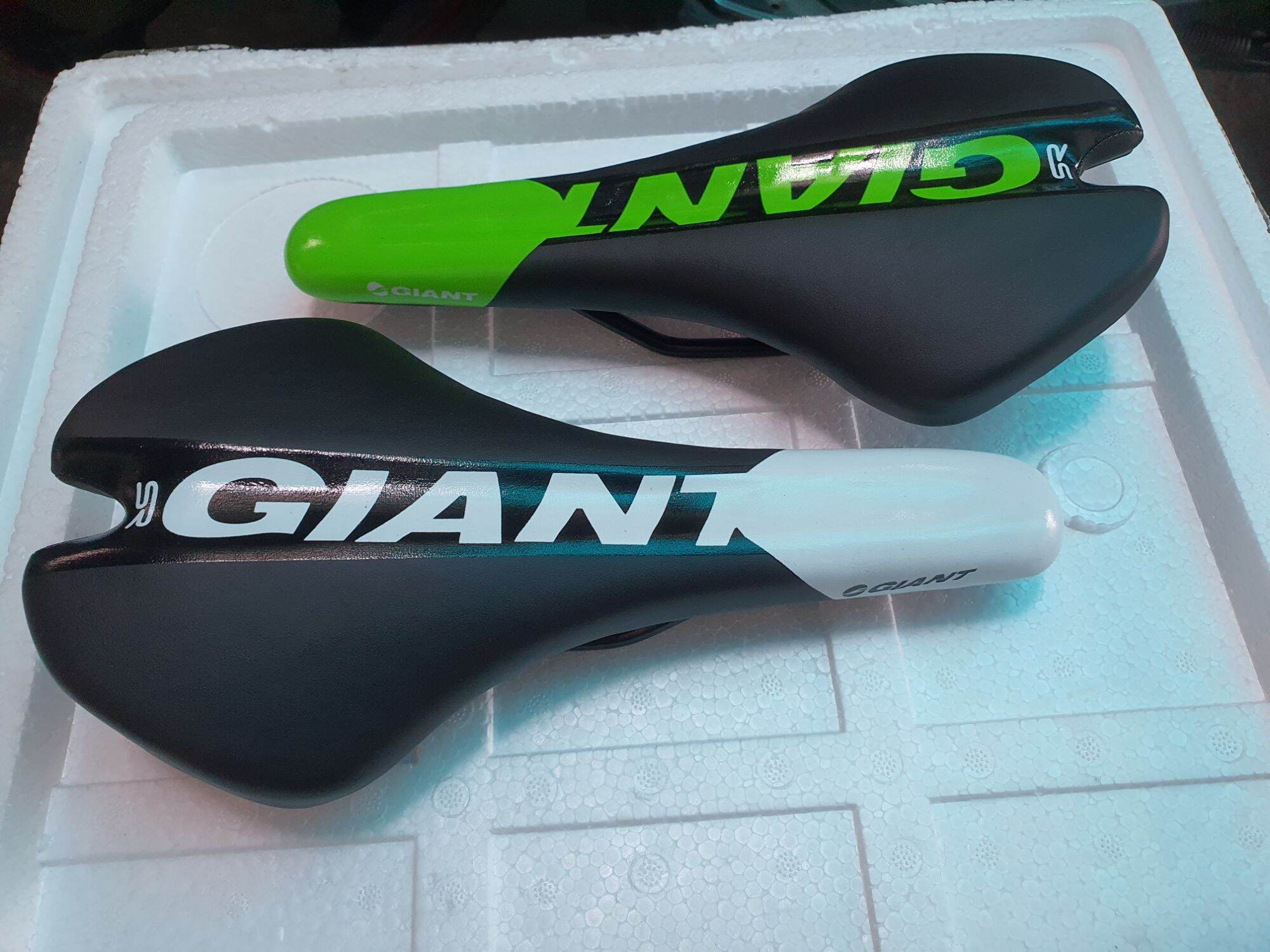 [HCM]Yên xe đạp GIANT  mềm  bóng (có lổ thông hơi)