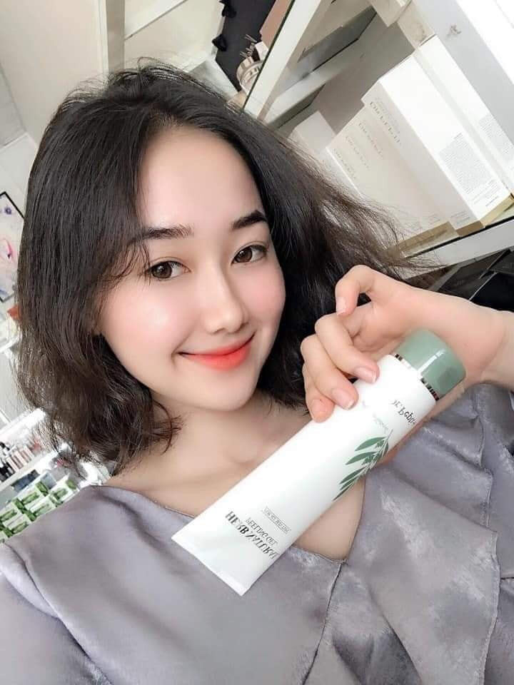Tẩy da chết dạng 𝗚𝗲𝗹 𝗗𝗥.𝗣𝗘𝗣𝗧𝗜 𝗛𝗲𝗿𝗯 𝗡𝗮𝘁𝘂𝗿𝗮𝗹 𝗣𝗲𝗲𝗹𝗶𝗻𝗴 𝗚𝗲𝗹 