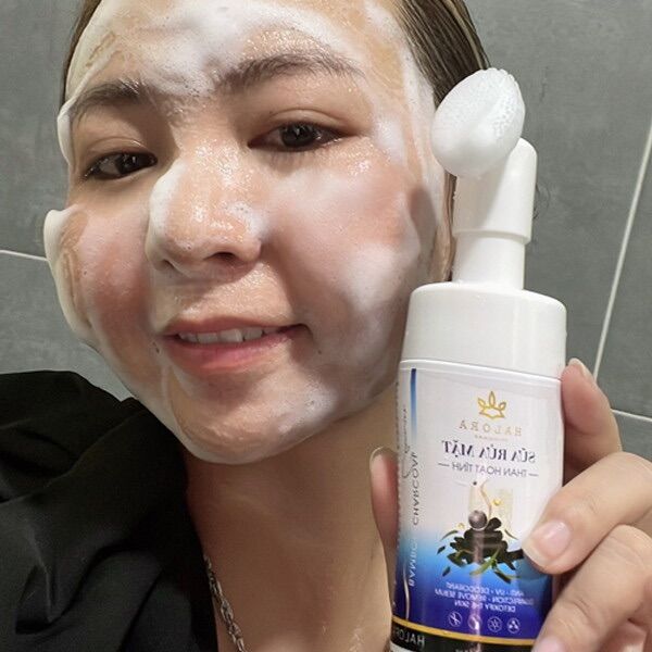 Sữa Rửa Mặt Than Tre Hoạt Tính Halora