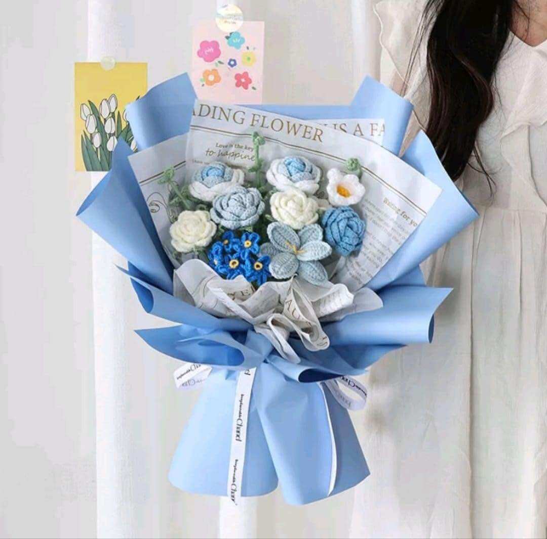 ( tặng kèm thiệp và túi )bó hoa hồng bằng len mix, làm quà tặng 8/3, 14/2, 20/10, quà tặng tốt nghiệpảnh thật