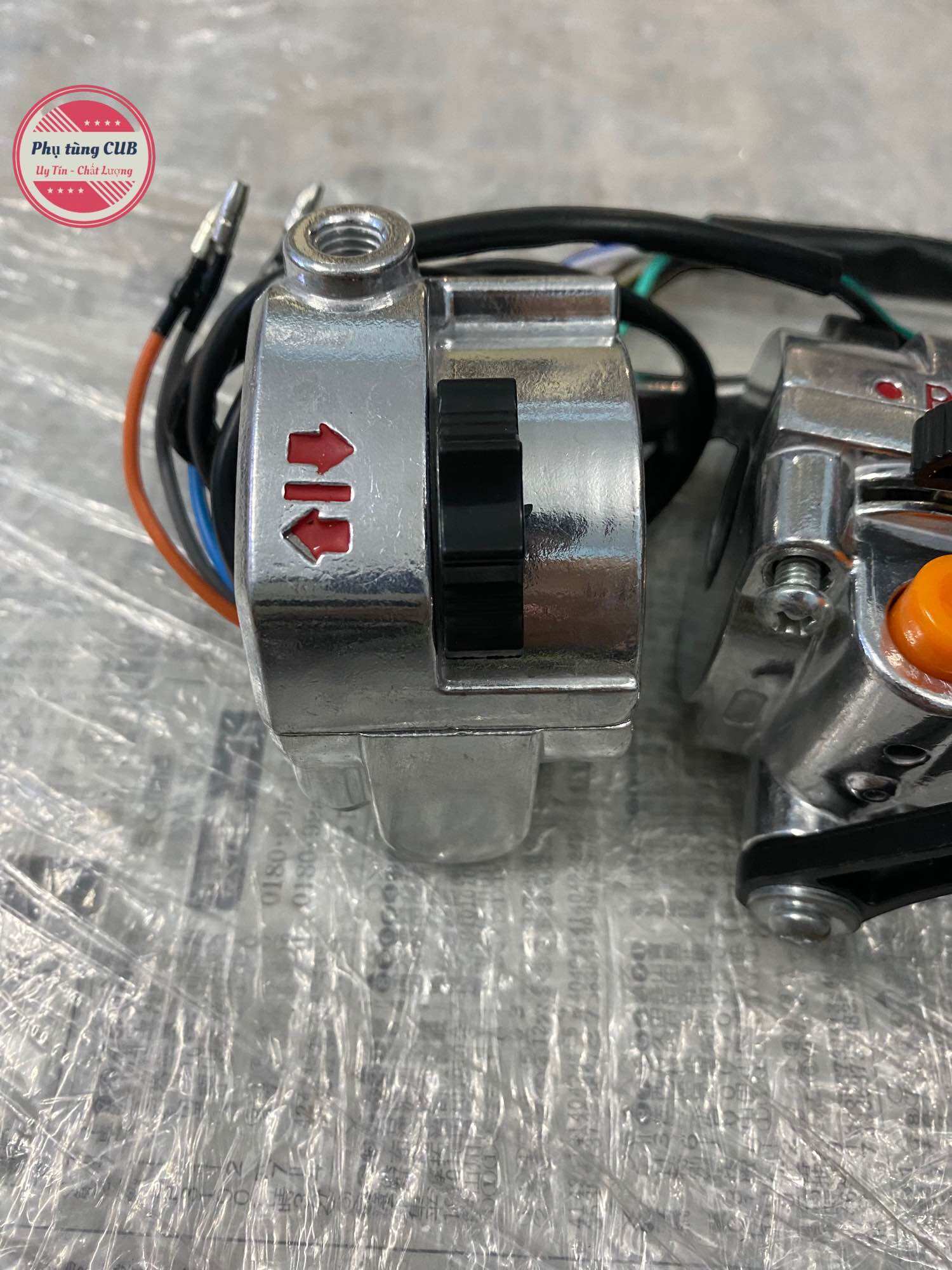 Bộ cùm công tắc xe CUB 82-Dd