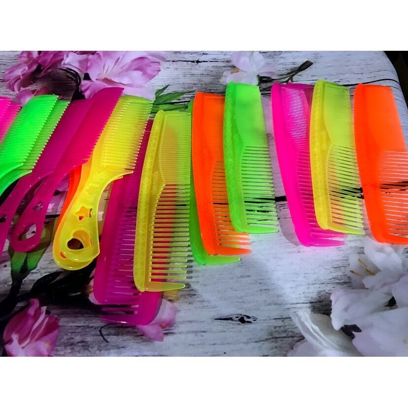 10 CÂY LƯỢC CHẢI ĐẦU BẰNG NHỰA có cán